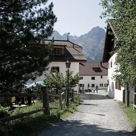 Alpengasthof Crusch Alba Ed Alvetern, S-charl